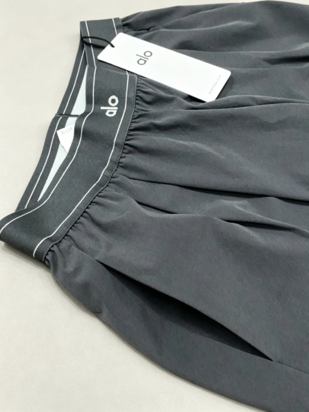 🦈NWT ALO Yoga Dark Grey Trousers Suit Up🤳Regular 30" InSeam - Picture 6 of 6